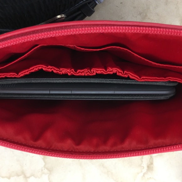 NWT red coach bag/ coach pouch - Picture 4 of 5